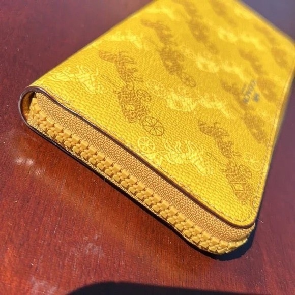 NWT $223 Coach horse and carriage accordion zip wallet - Picture 8 of 14